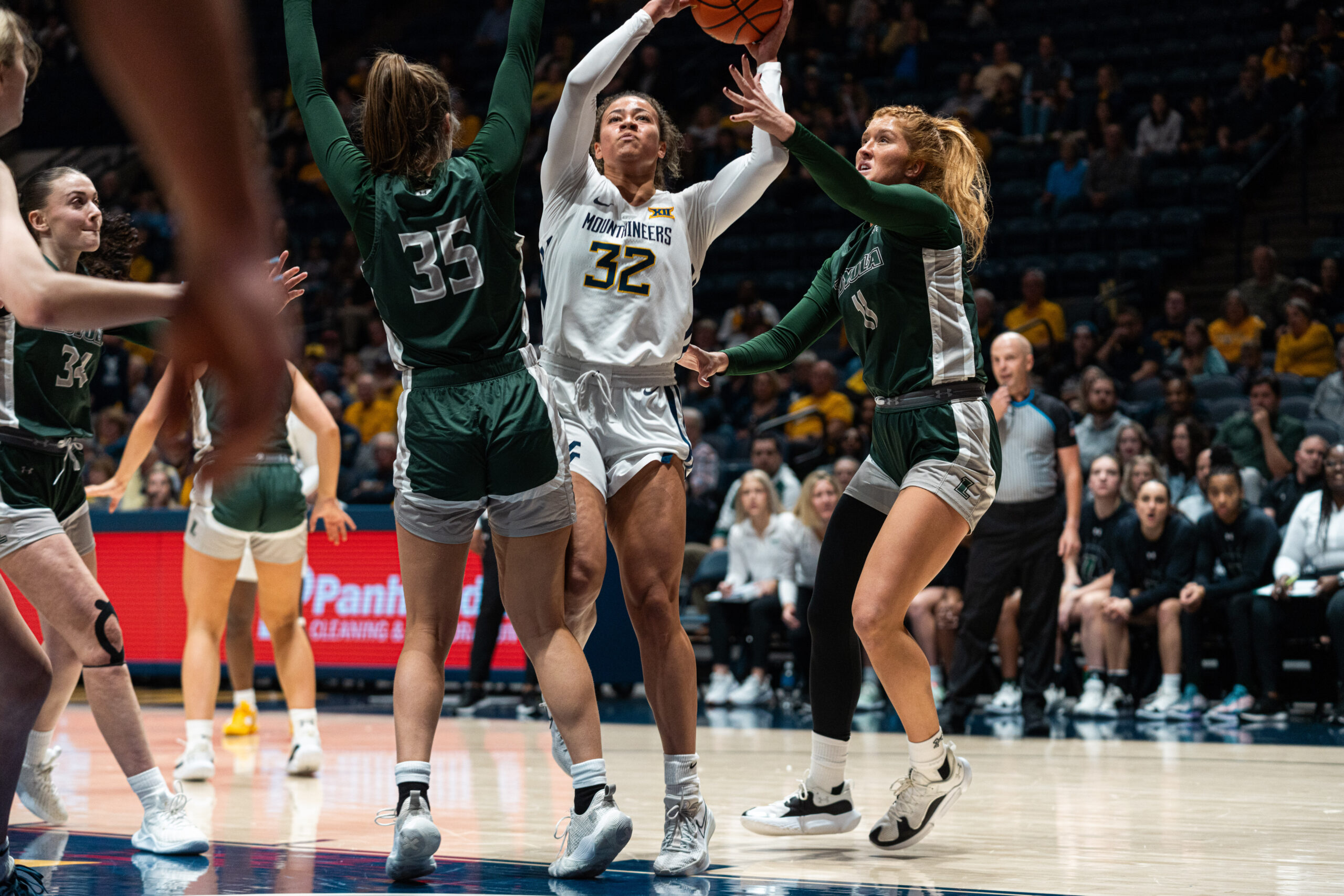 WVU women's basketball forces 28 turnovers in aggressive 72-61 win over Pitt